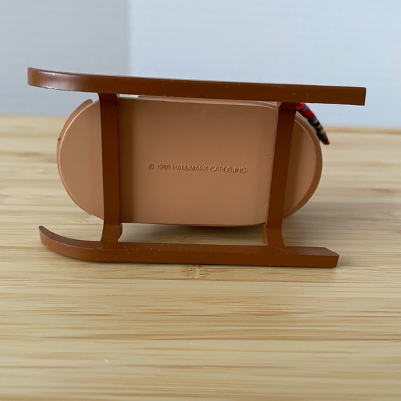 Lot 3 Hallmark Ornaments 1988 Club Sleigh 1990 Wishing Well 1996 Gazebo NO boxes - Picture 4 of 10